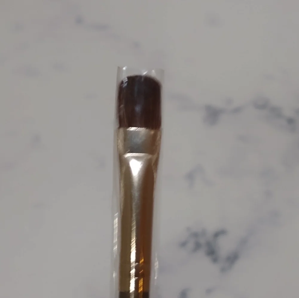 New Bare Esentuals Tapered Eyeshadow Brush Limited Edition
